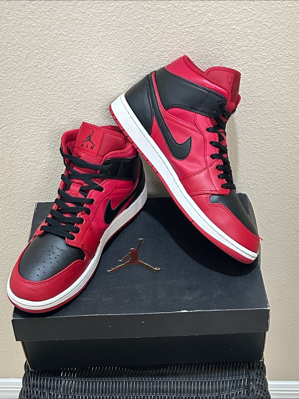 Jordan 1 Mid Reverse Bred 554724-660